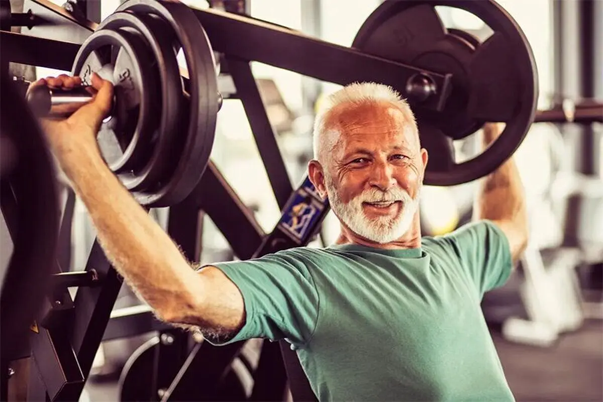 (ویدئو) قدرت‌نمایی پیرمرد ۷۰ ساله زیر وزنه ۳۰۰ کیلویی!