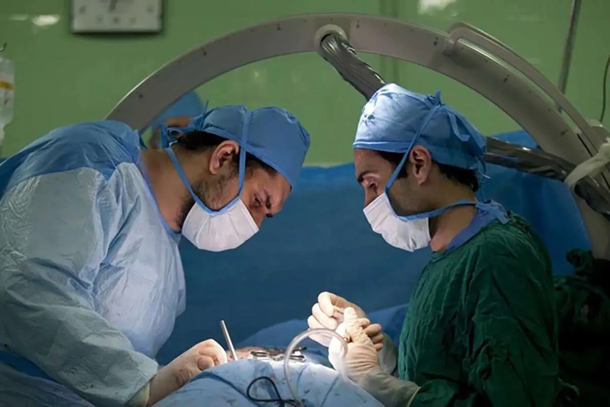 (عکس) خارج کردن تومور ۷ کیلویی از دهان کودک ۱۱ ساله!