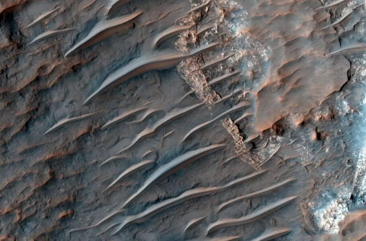 (عکس) کشف شگفت‌انگیز مریخ‌نورد چینی در سیاره سرخ