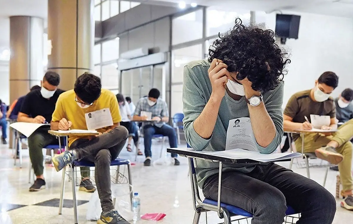 (عکس) حضور متفاوت دختر‌ها در کنکور ۵۰ سال قبل؛ «هم چادری بودند هم مد روز»