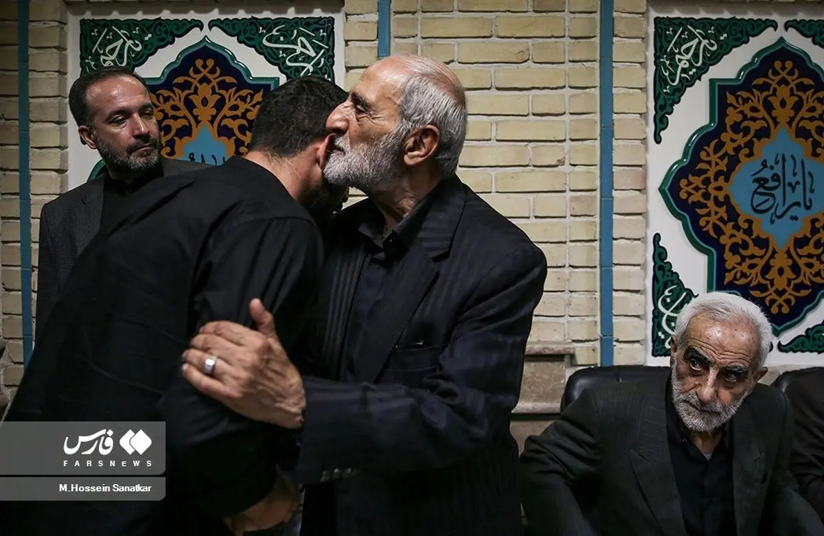 (تصاویر) مراسم ختم خواهر حسین شریعتمداری