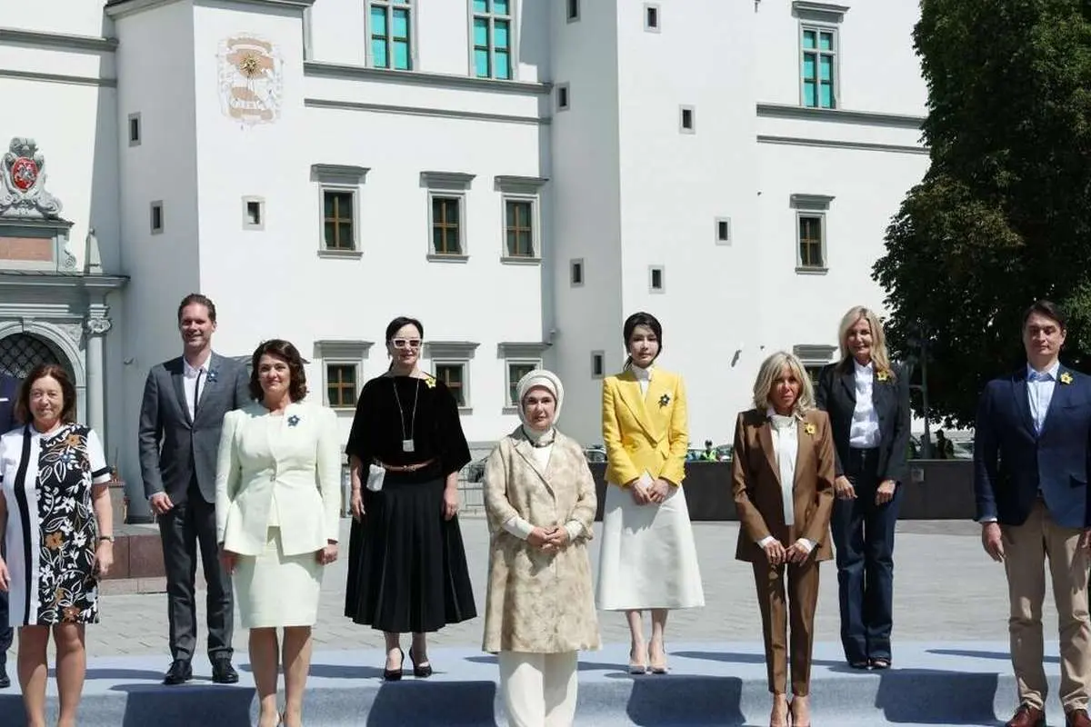عکس یادگاری همسران سران ناتو