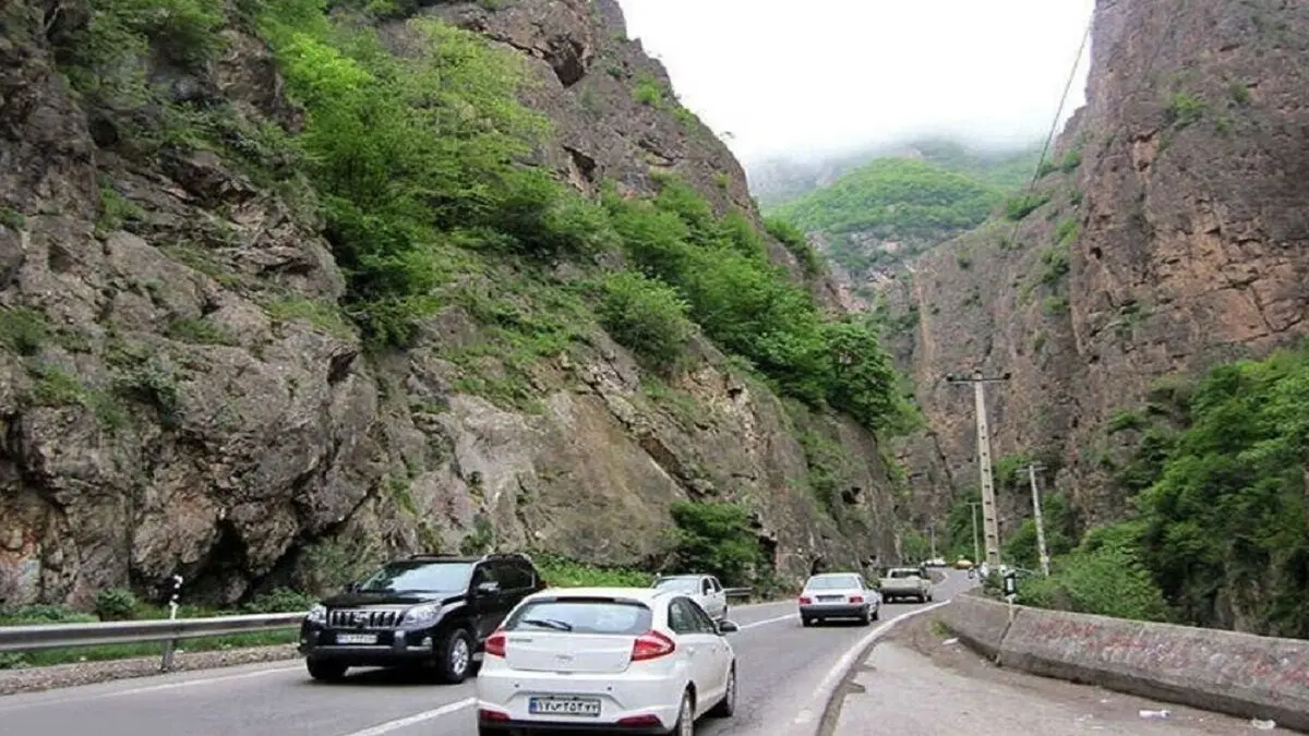 ترافیک پرحجم در چالوس و هراز/ گردوخاک در جاده‌های ۳ استان