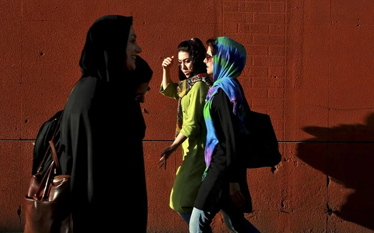 روزنامه همشهری: نیمی از زنان بی‌حجاب گفته‌اند اگر محترمانه تذکر داده شود، همراهی می‌کنیم