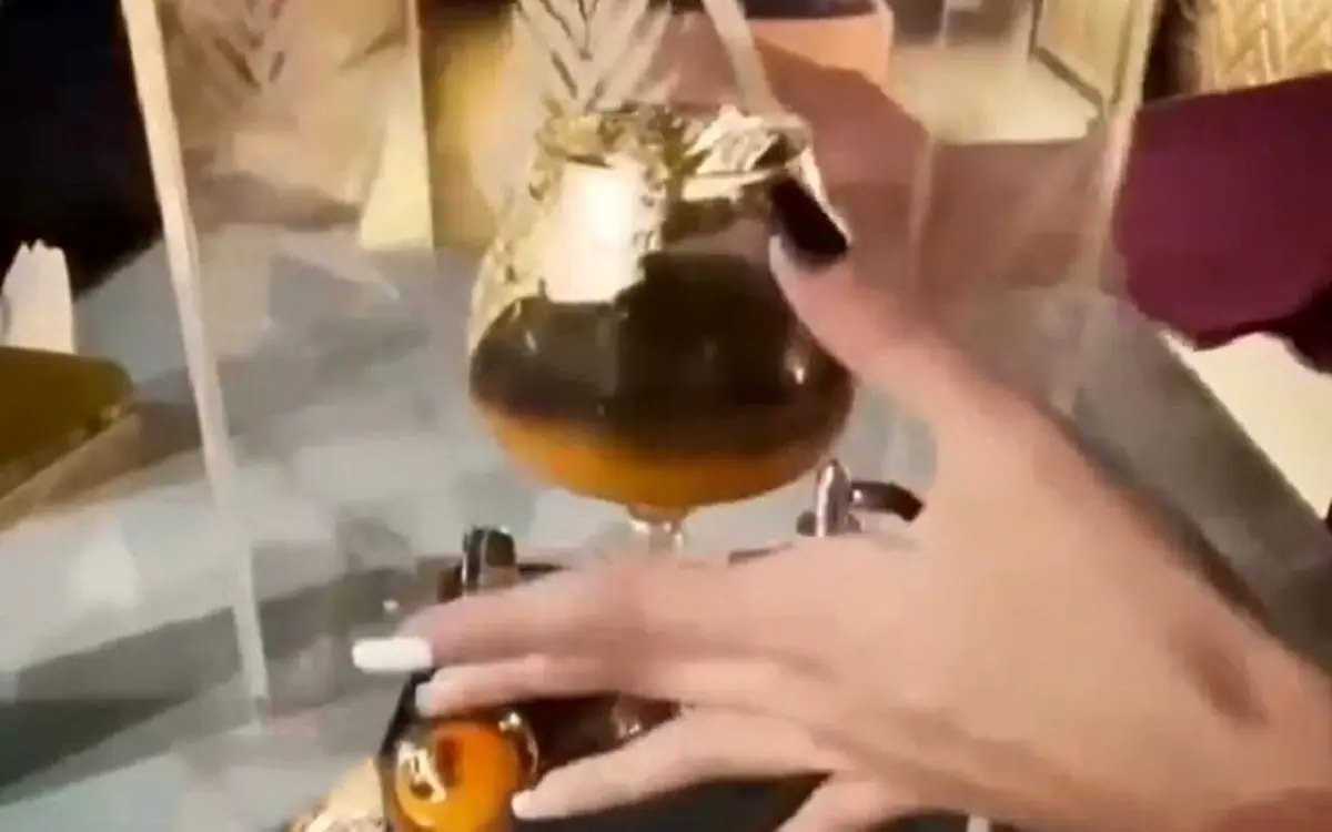 (ویدئو) سرو نوشیدنی با روکش طلا مخصوص آقایان در تهران