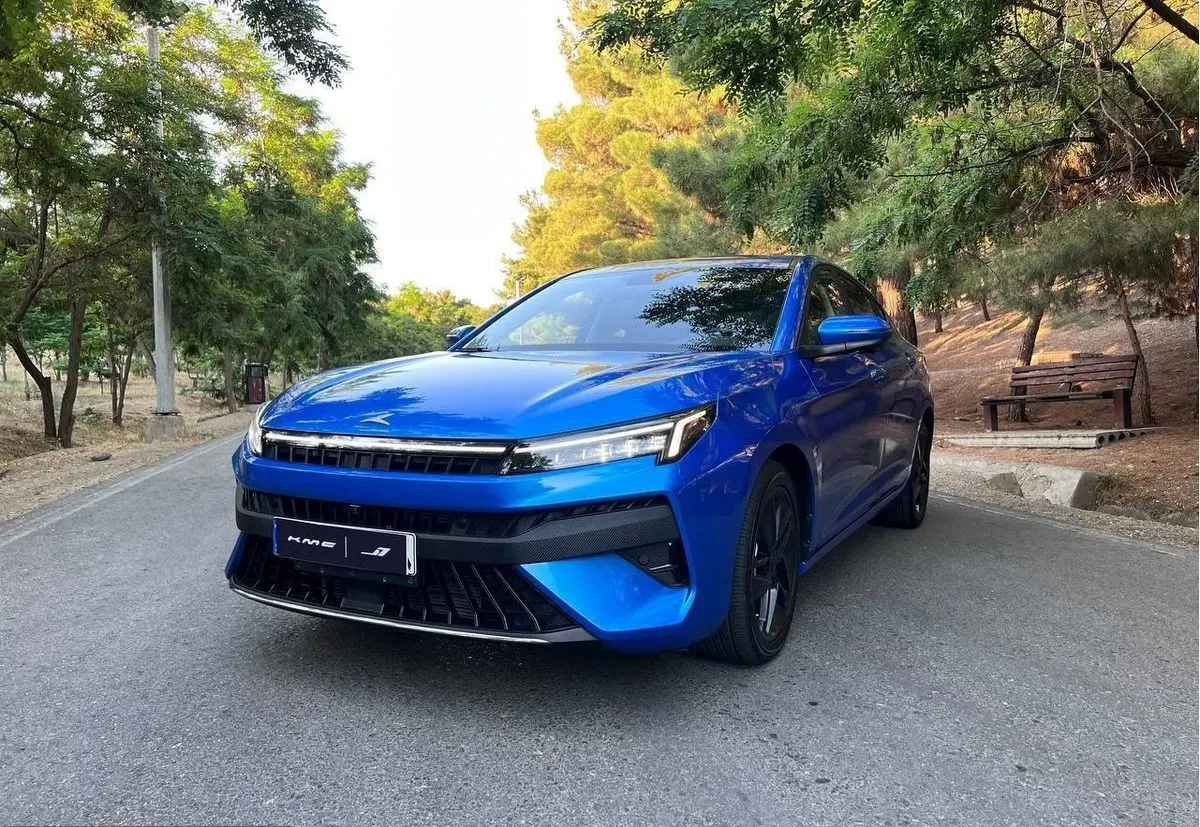 (تصاویر) تست و بررسی KMC J ۷ / معرفی امکانات و نقاط ضعف و قوت سدان اسپرت بازار ایران