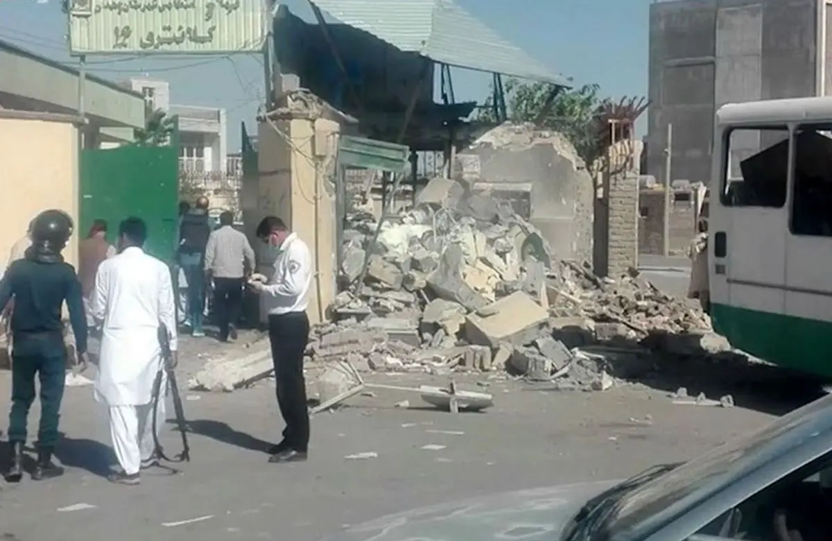 (ویدئو) اولین تصاویر از محل حمله تروریستی زاهدان؛ تداوم درگیری در اطراف کلانتری ۱۶