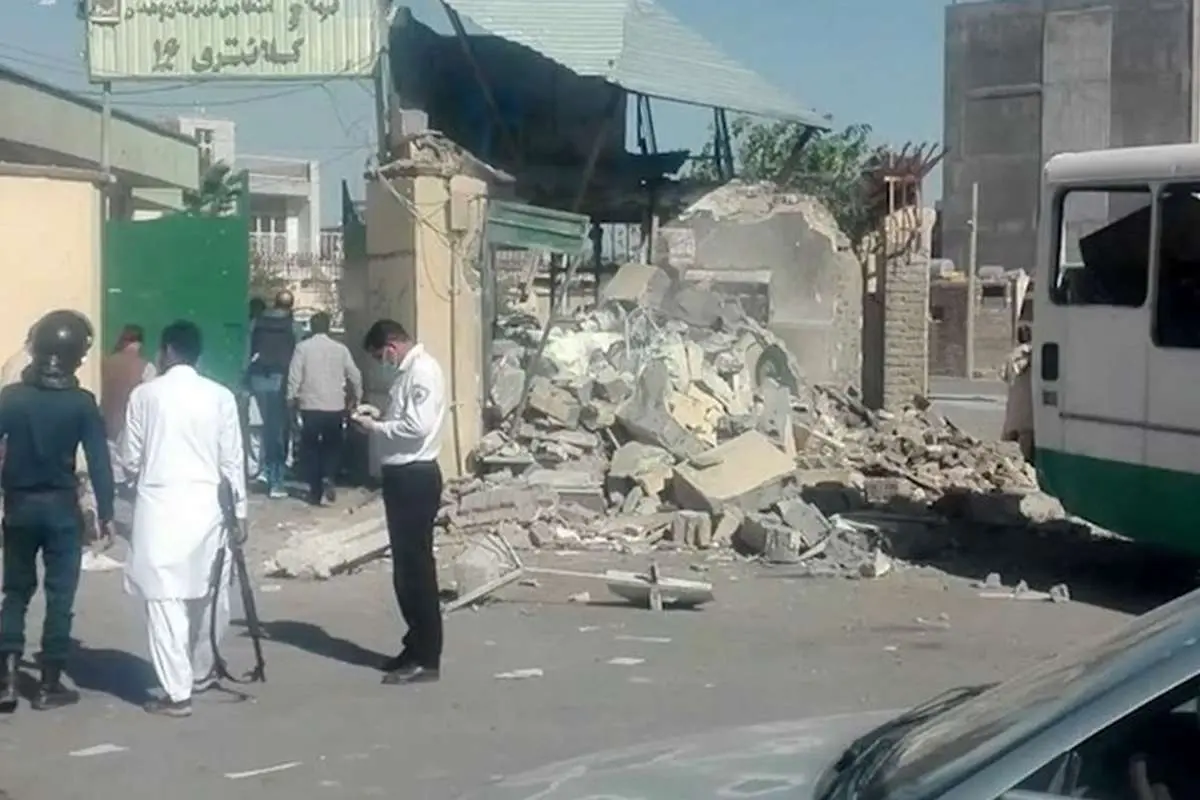 (ویدئو) اولین تصاویر از محل حمله تروریستی زاهدان؛ تداوم درگیری در اطراف کلانتری ۱۶