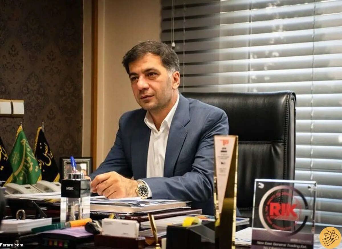حجت کریمی وسایلش را جمع و ساختمان استقلال را ترک کرد