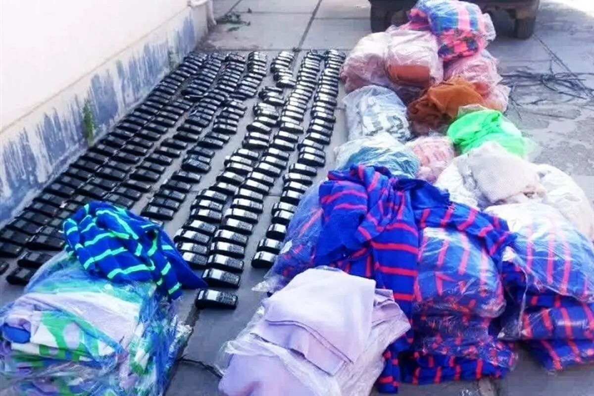کشف ۲۴۰ دستگاه کارتخوان از فروشنده لباس قاچاق