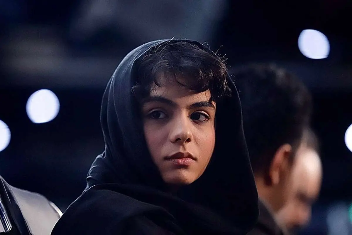 (ویدئو) اشکهای سارا حاتمی با شنیدن آهنگ بهنام بانی برای اولین بار!