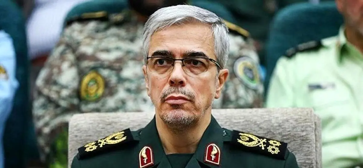 (تصاویر) سلاح پیشرفته نبرد مصاف ۲ در دستان سرلشکر محمد باقری