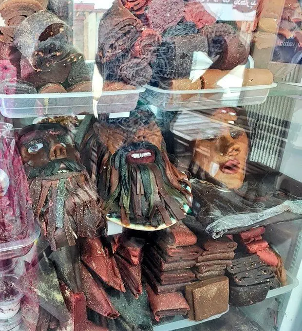 (تصویر) دکور خاص این مغازه شما را وحشت‌زده می‌کند