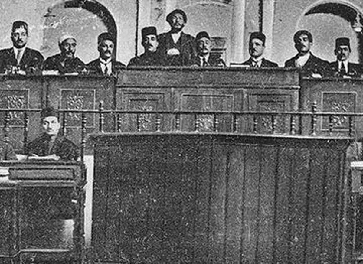 مواجه مخالفان و موافقان «لغو قاجار و نصب پهلوی»