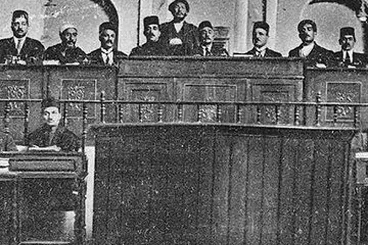 مواجه مخالفان و موافقان «لغو قاجار و نصب پهلوی»