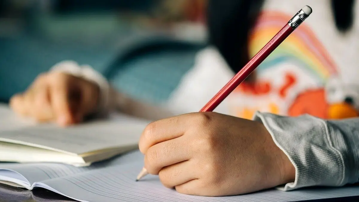 (کاریکاتور) تمرکز خواندن دانش آموزانِ ایرانی