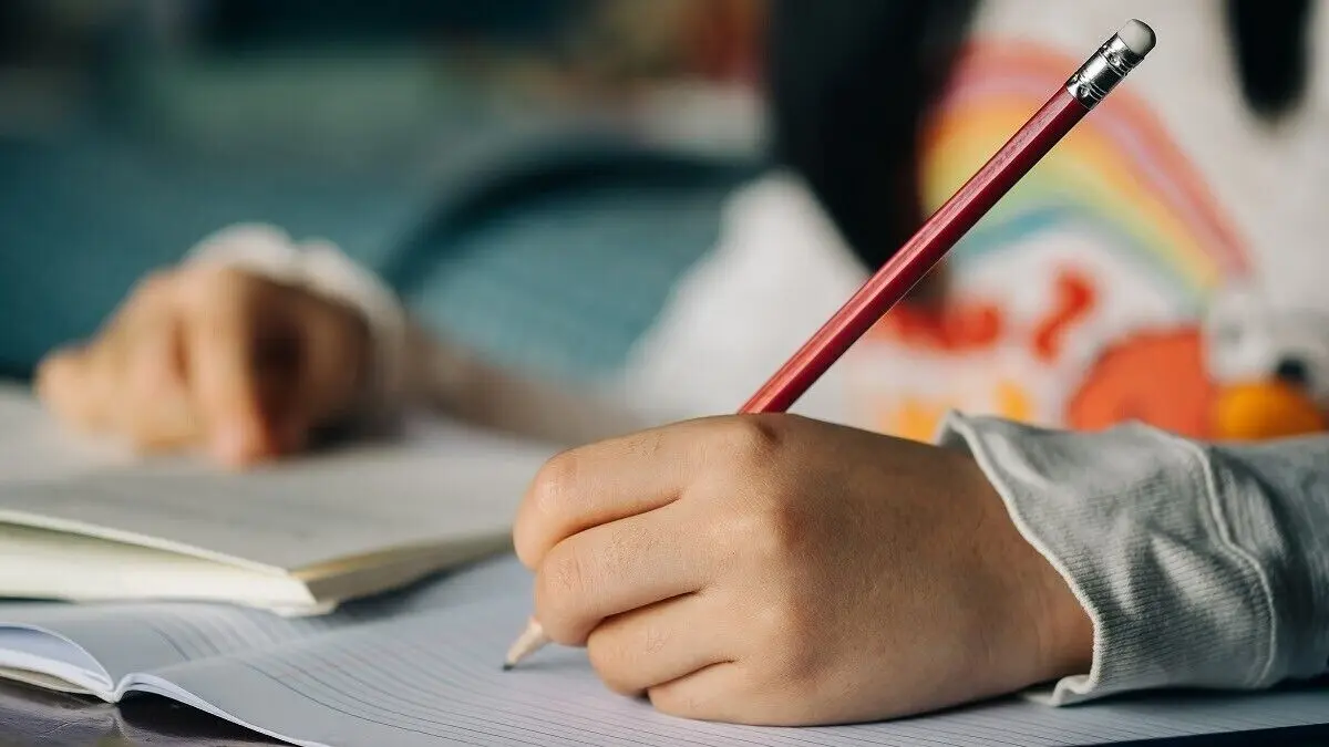 (کاریکاتور) تمرکز خواندن دانش آموزانِ ایرانی
