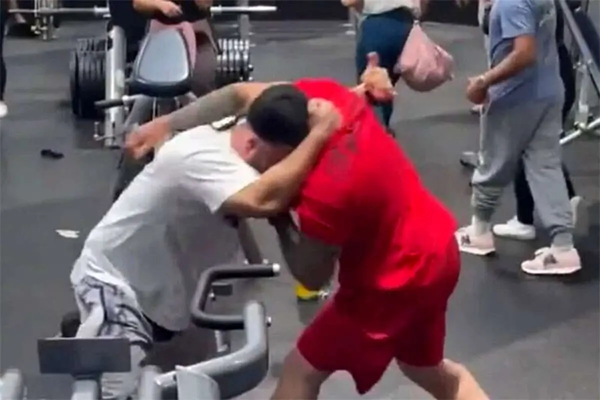 (ویدئو) بزن بزن مرگبار چند بدنساز در باشگاه ورزشی