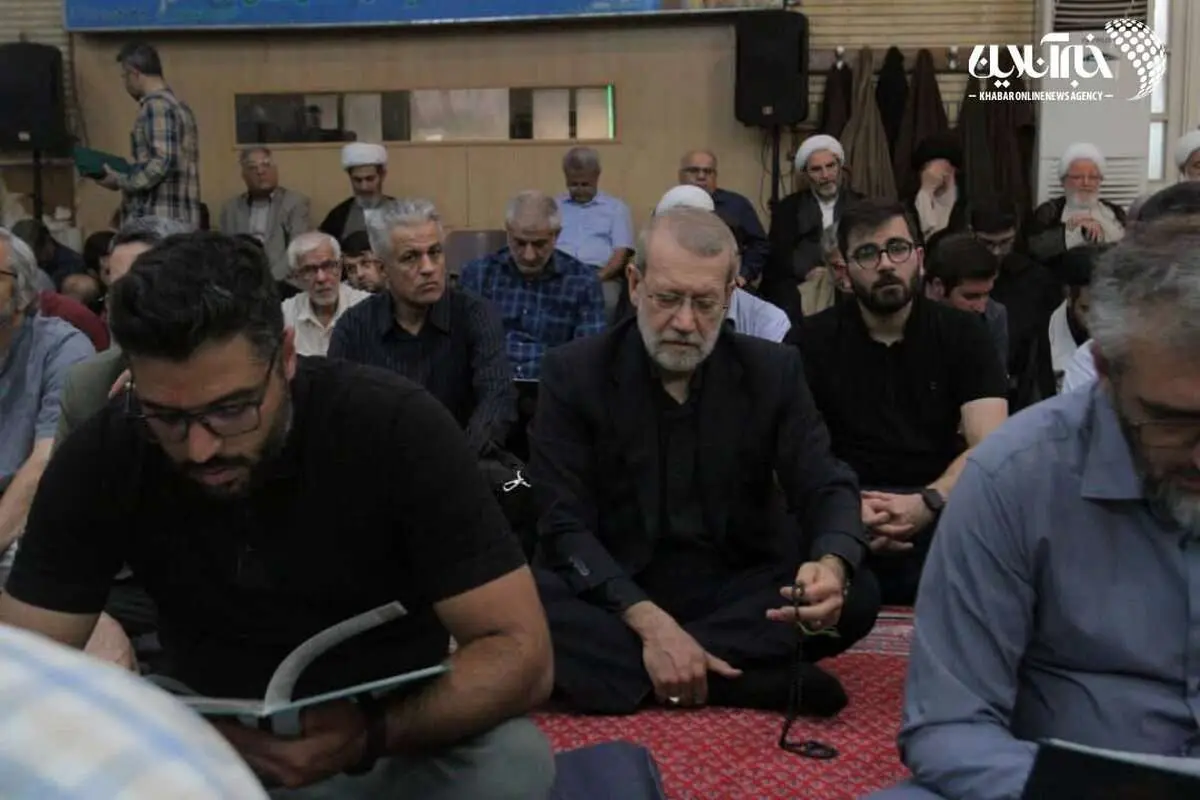 (تصاویر) حضور علی لاریجانی در مراسم ختم صبیه آیتالله مجتبی تهرانی
