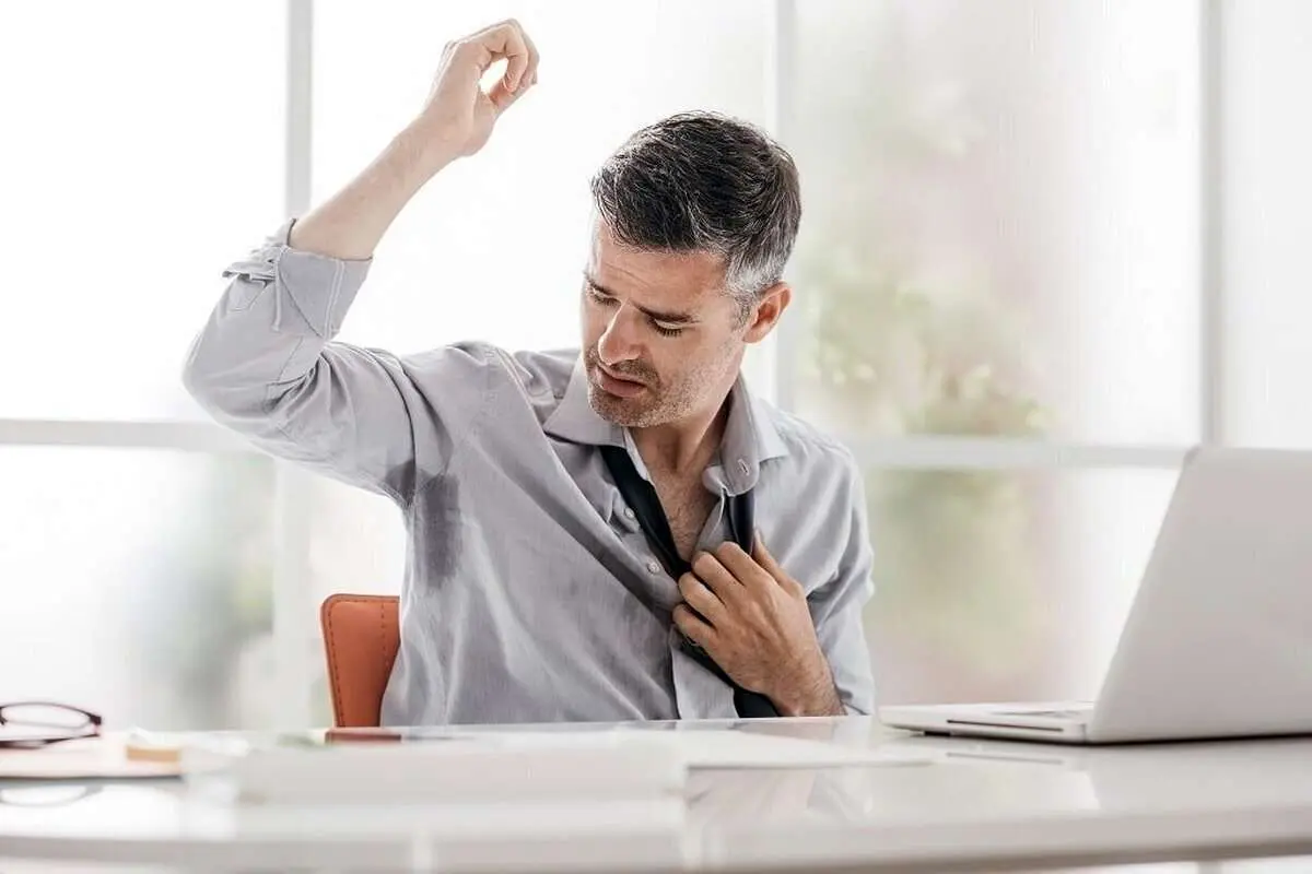 علت عرق کردن زیاد چیست؟/ بهترین روش برای درمان تعریق بیش از حد