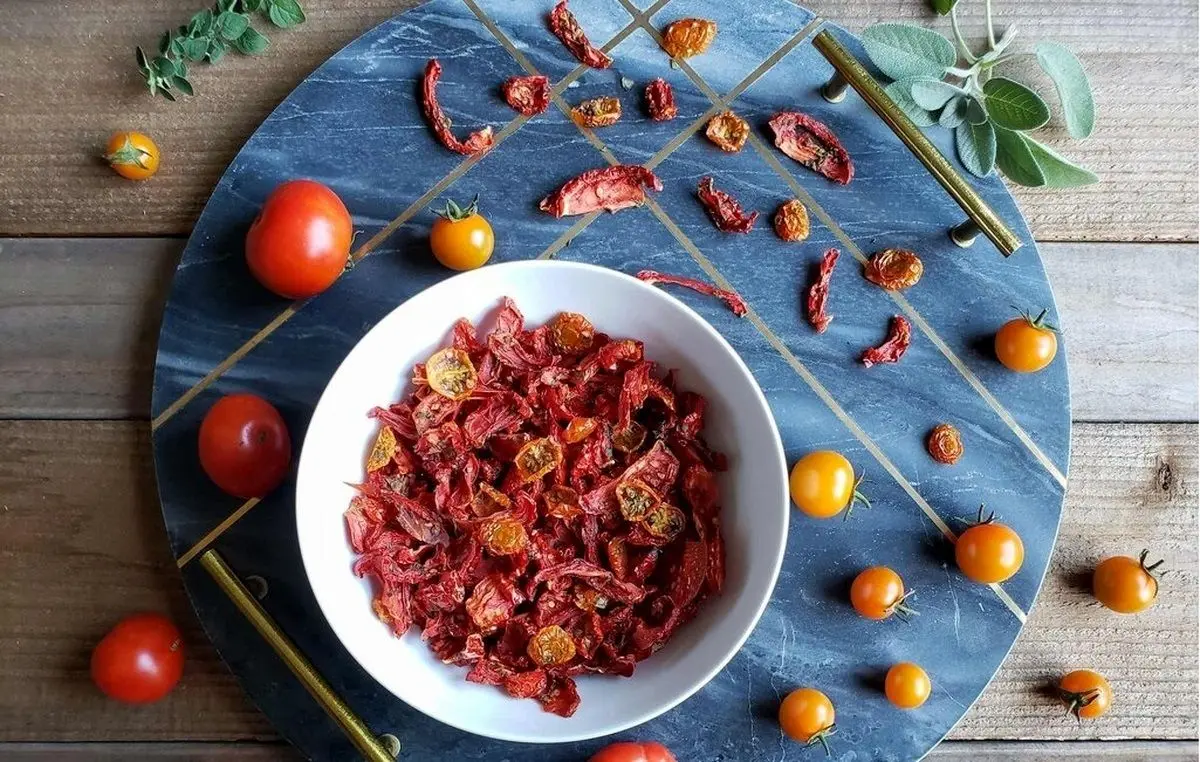 چگونه گوجه خشک را مزه دار کنیم؟/ ۲ روش آسان برای خشک کردن گوجه