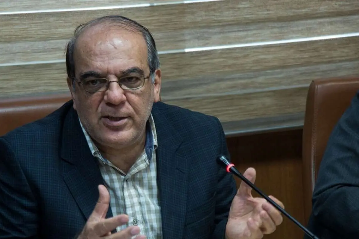 پاسخ کنایهآمیز عباس عبدی به کیهان/ این بازی را یک بار احمدینژاد انجام داده تکرارش مسخره است