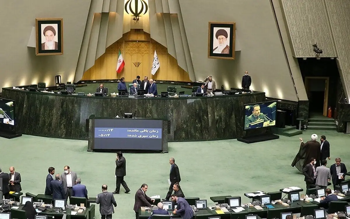 نماینده مجلس: حکم شارع مقدس را که نمی‌توانیم به رفراندوم بگذاریم