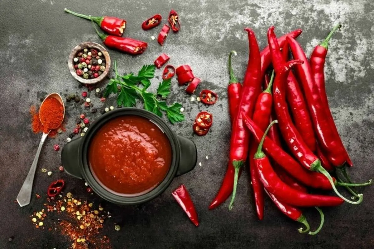 چرا مصرف غذا‌های تند باعث تعریق می‌شود؟
