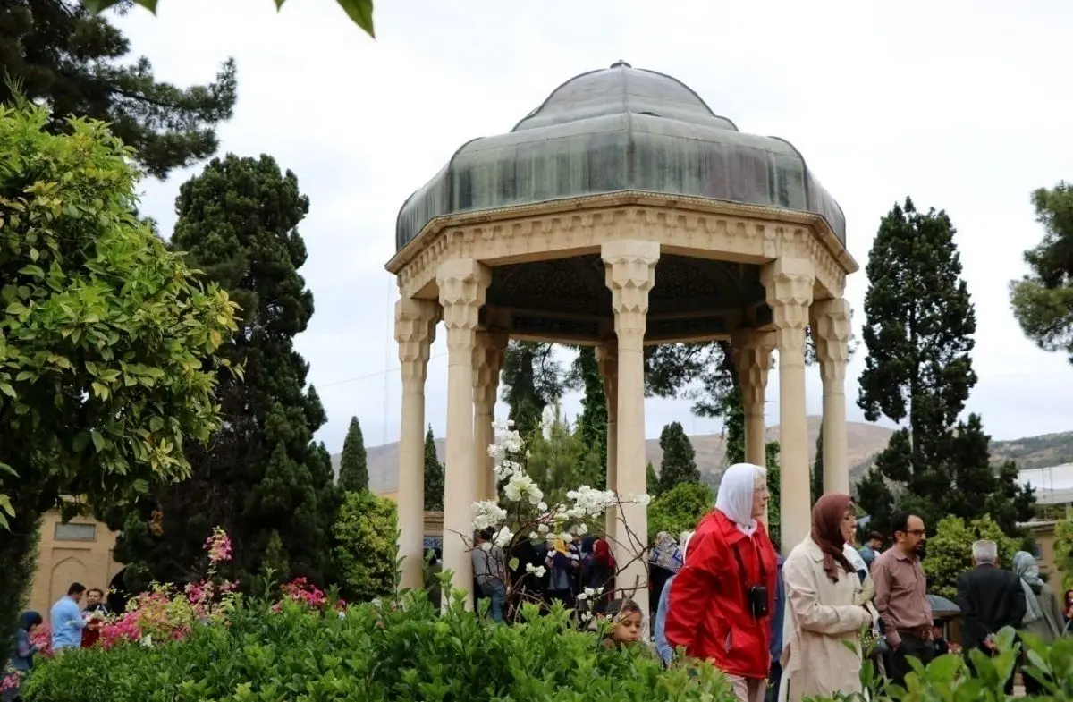 تفال به حافظ امروز دوشنبه ۲۶ تیرماه ۱۴۰۲/ می‌خواه و گل افشان کن، از دهر چه می‌جویی