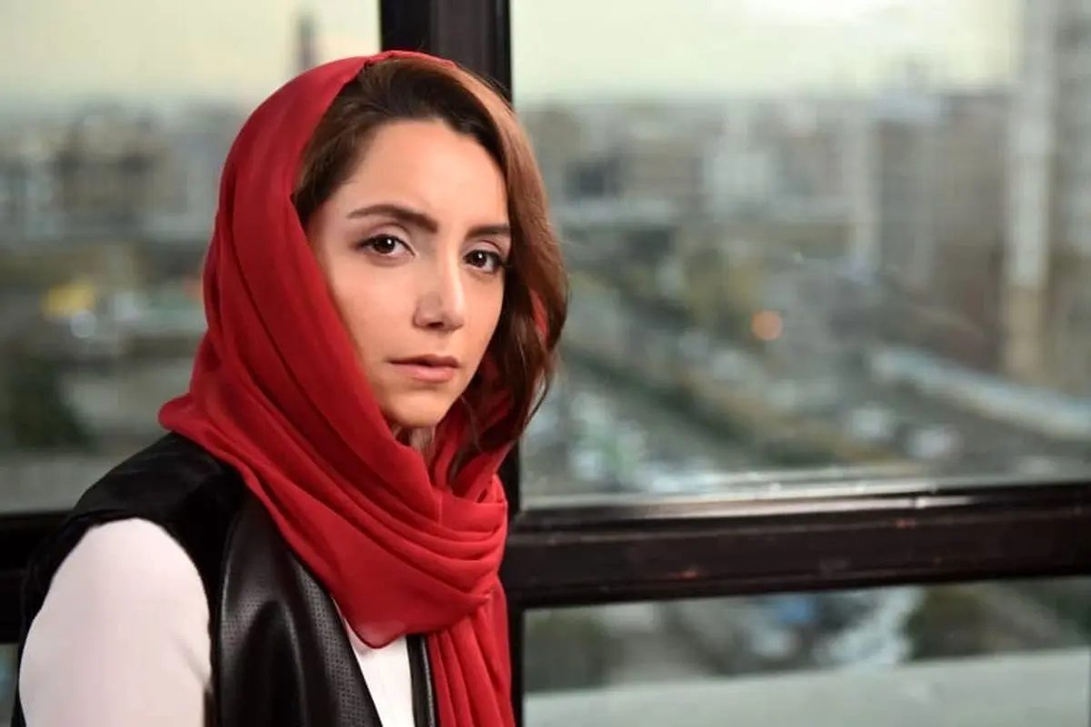 (ویدئو) اشک‌های هوادار نازنین بیاتی در مشهد پس از دیدن او