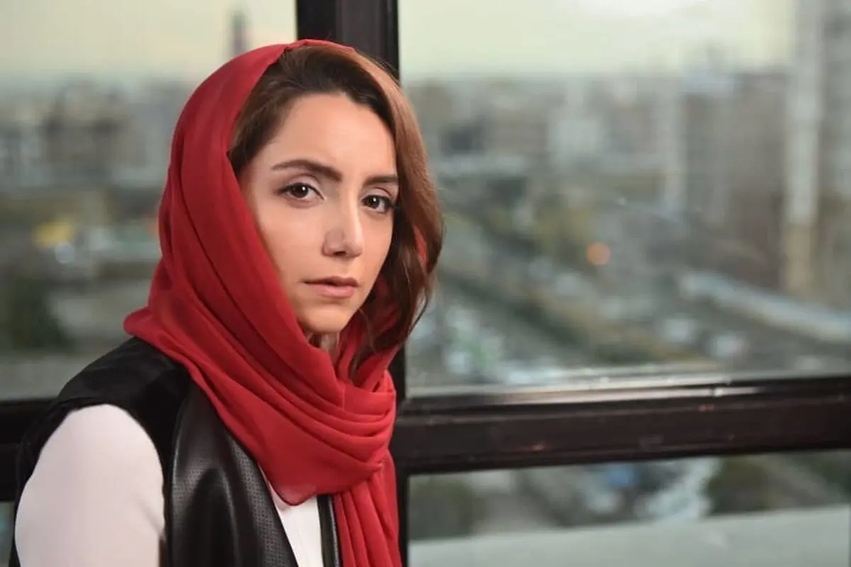 (ویدئو) اشک‌های هوادار نازنین بیاتی در مشهد پس از دیدن او
