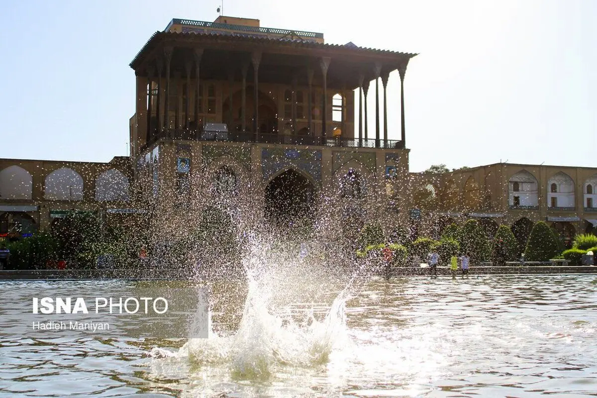 (تصاویر) آبتنی در میدان نقش جهان