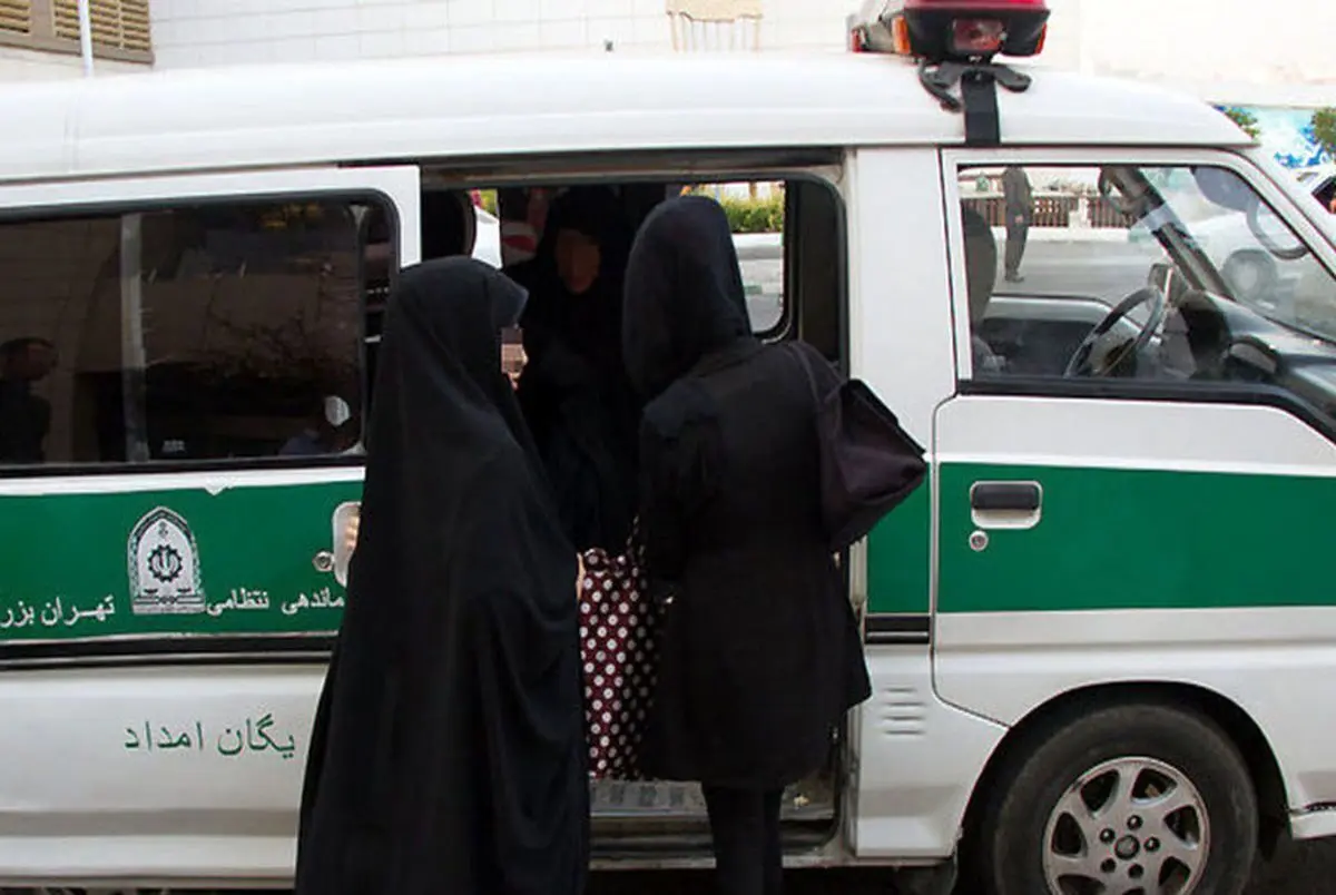 ویدئویی جدید از رفتار گشت ارشاد با زنان
