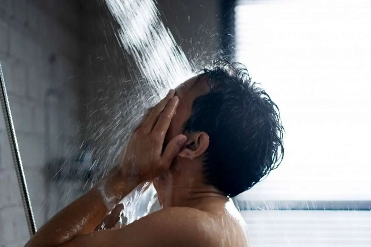۱۳ اشتباه کُشنده که نباید در حمام مرتکب شوید