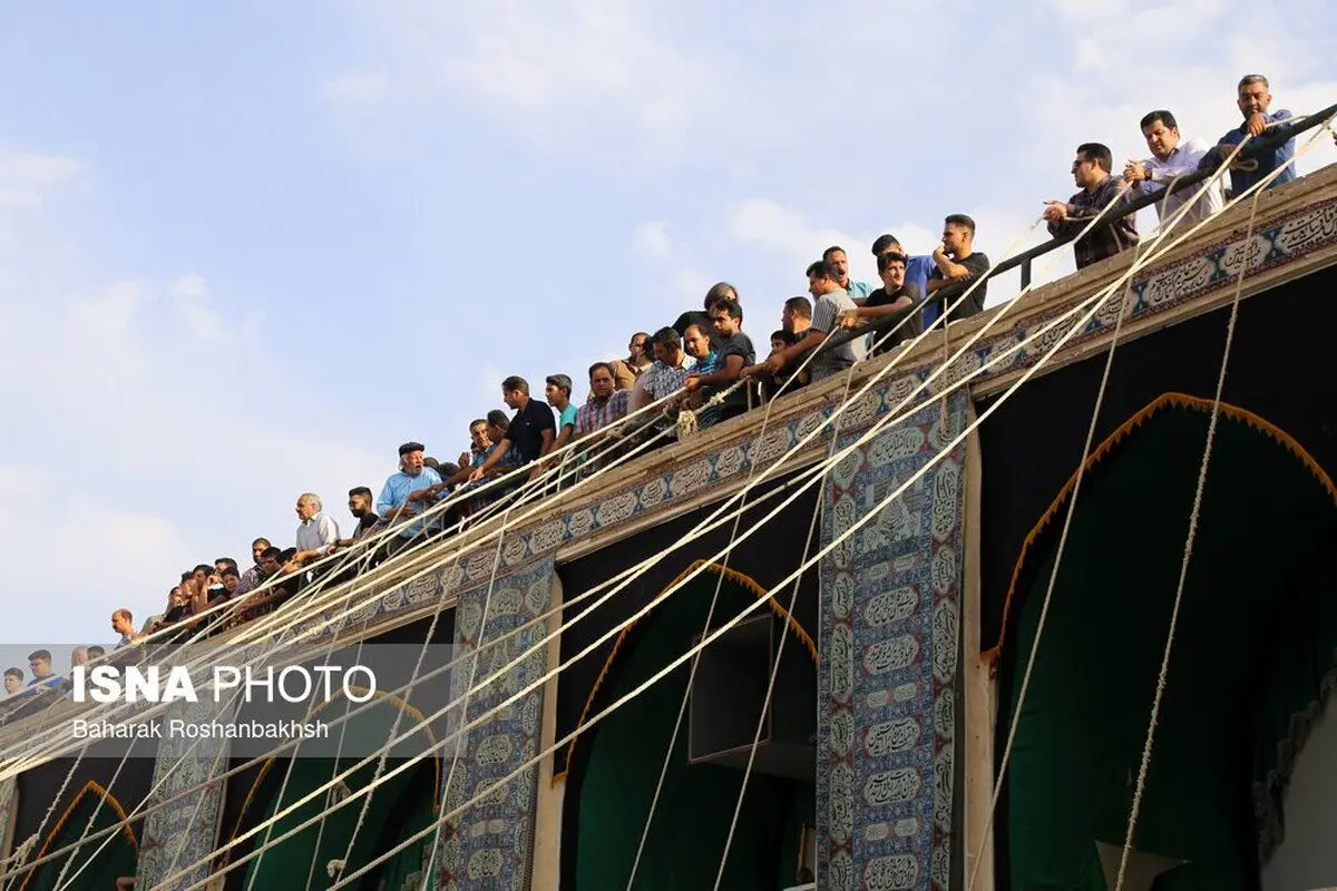 (تصاویر) آیین پوشی کشی حسنیه فهادان یزد در آستانه محرم