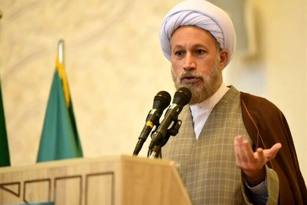 امام جمعه شیراز: با کشف حجاب می خواهند بگویند در ایران استبداد است