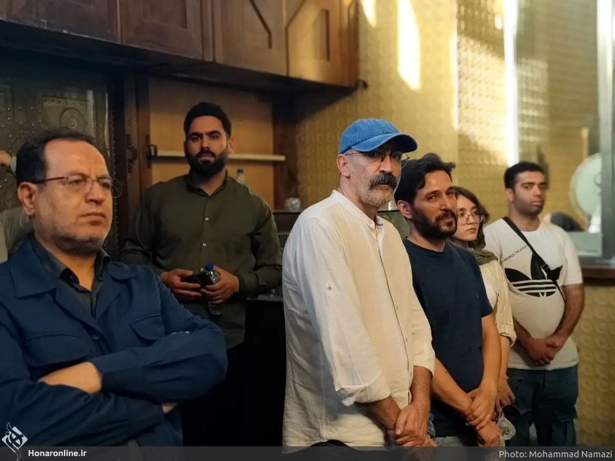 (تصاویر) تجمع هنرمندان در حمایت از پاکسازی تئاتر شهر