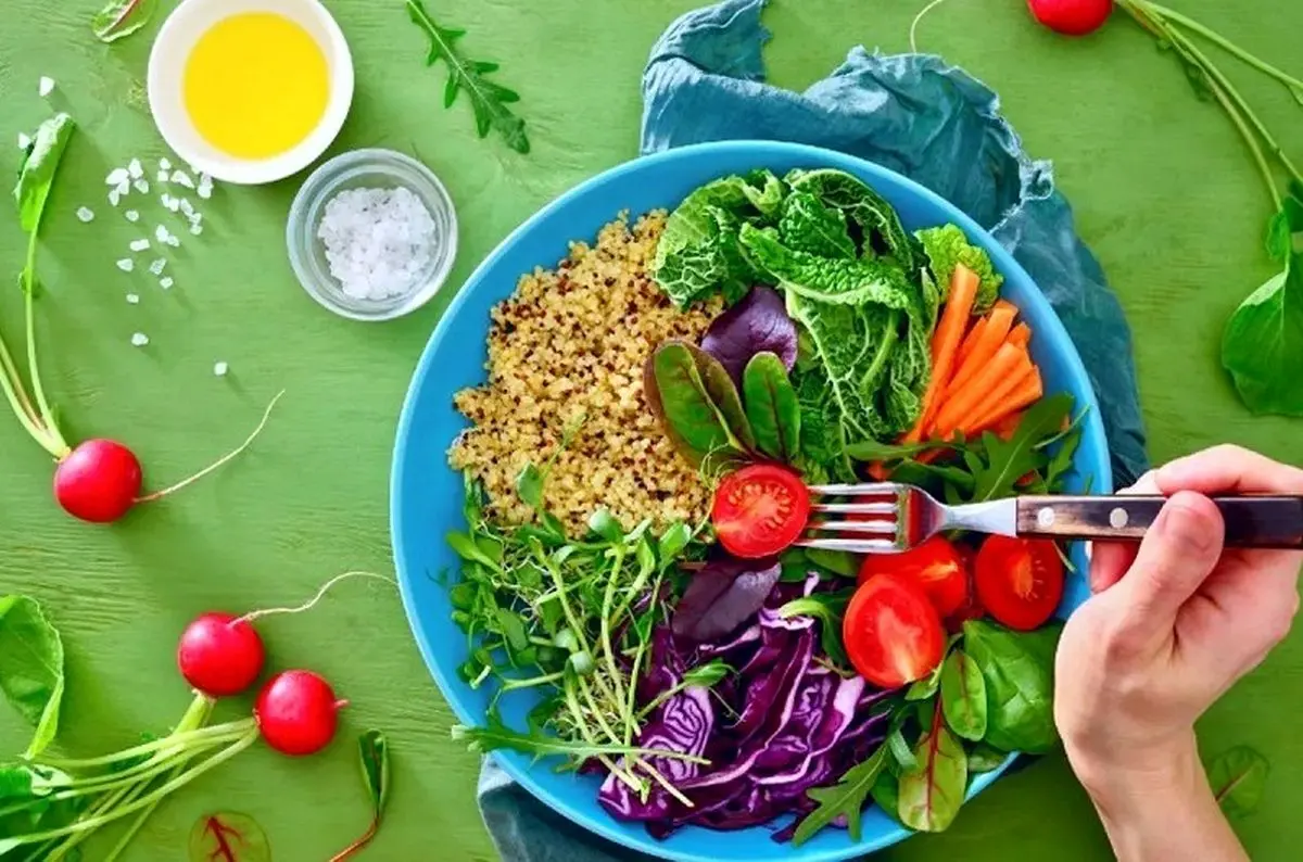 ۱۰ خوراکی مفید برای آبرسانی به بدن
