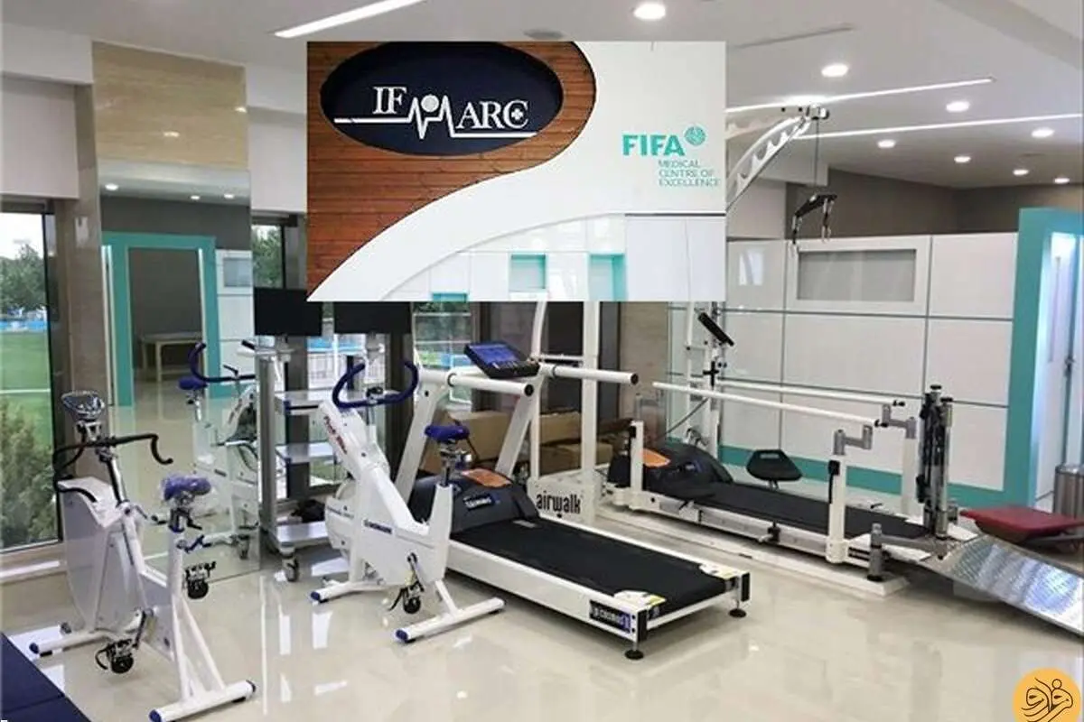 (عکس) سرگردانی و ازدحام عجیب بازیکنان فوتبال مقابل ایفمارک