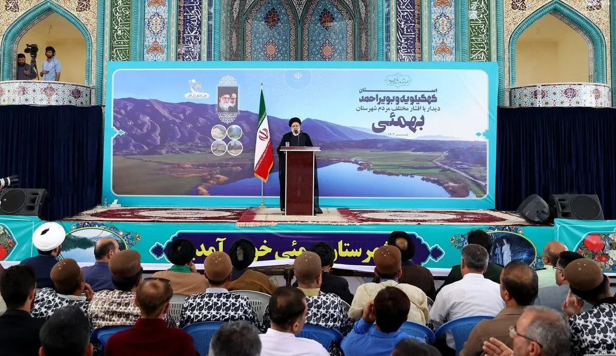 (ویدئو) پسربچه بازیگوشی که خودش را زودتر از رئیس‌جمهور به سکو رساند