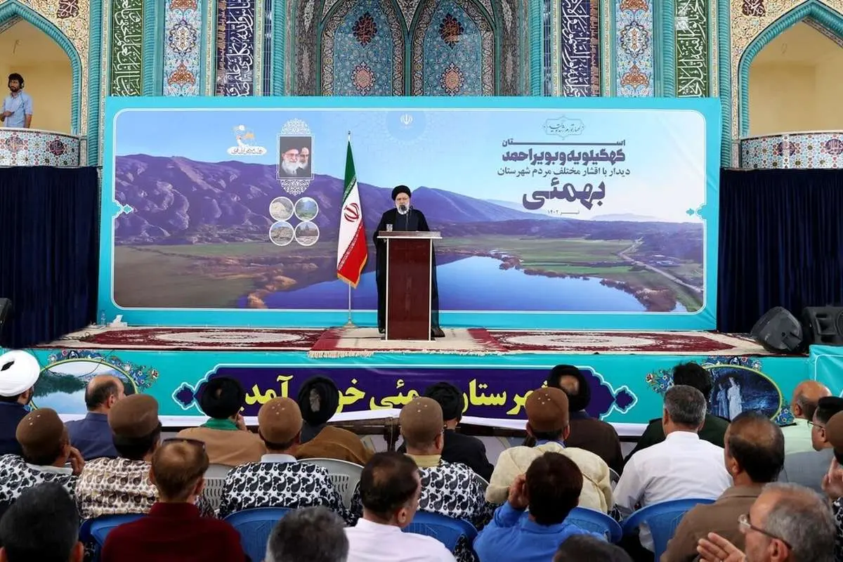 (ویدئو) پسربچه بازیگوشی که خودش را زودتر از رئیسجمهور به سکو رساند