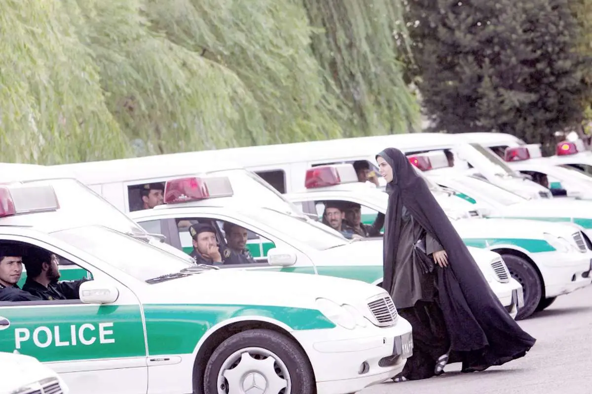 تذکر، عکسبرداری و در صورت نیاز بازداشت زنان بیحجاب