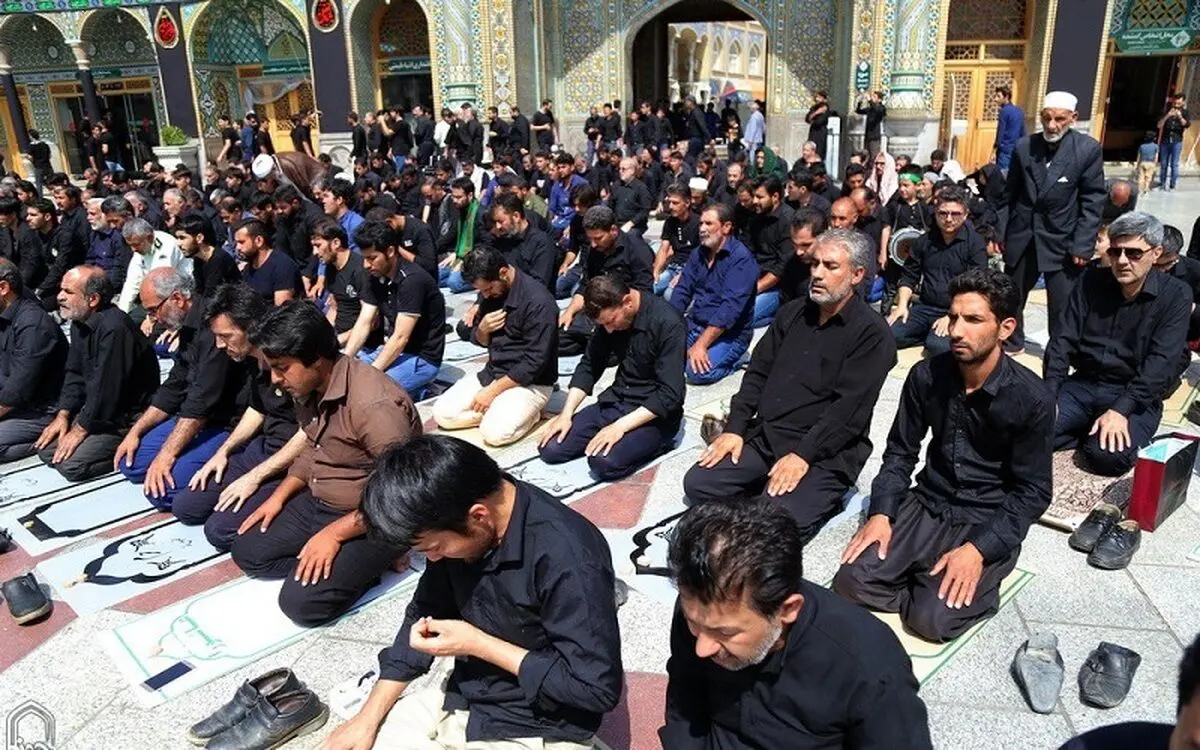 کنایه تند روزنامه اطلاعات به پناهیان؛ اگر جوان‌ها صف اول نماز جماعت را پر کنند، معنایش دیندار شدن جامعه است؟