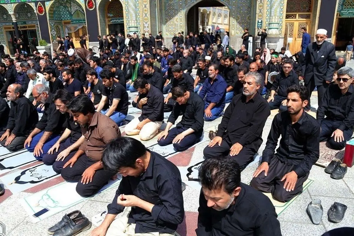 کنایه تند روزنامه اطلاعات به پناهیان؛ اگر جوان‌ها صف اول نماز جماعت را پر کنند، معنایش دیندار شدن جامعه است؟