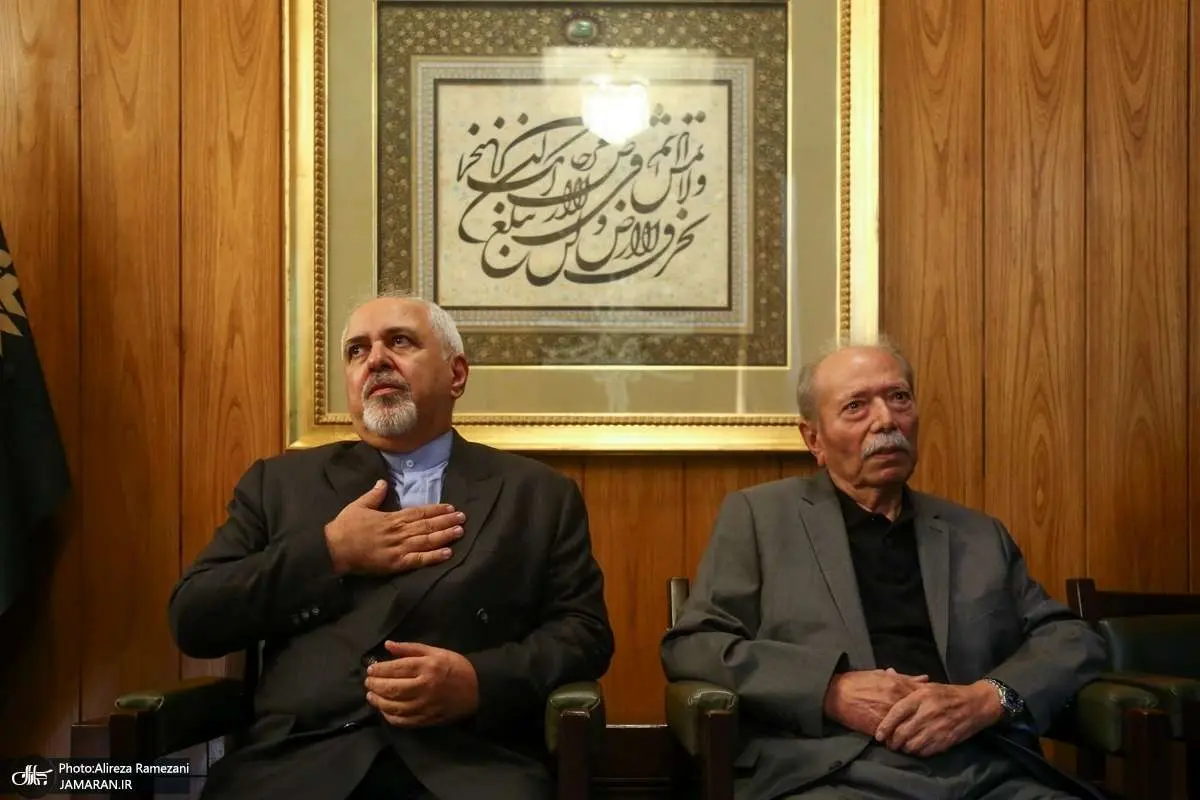 (تصاویر) ظریف، ناطق و علی نصیریان در مراسم یادبود مادر مسجد جامعی