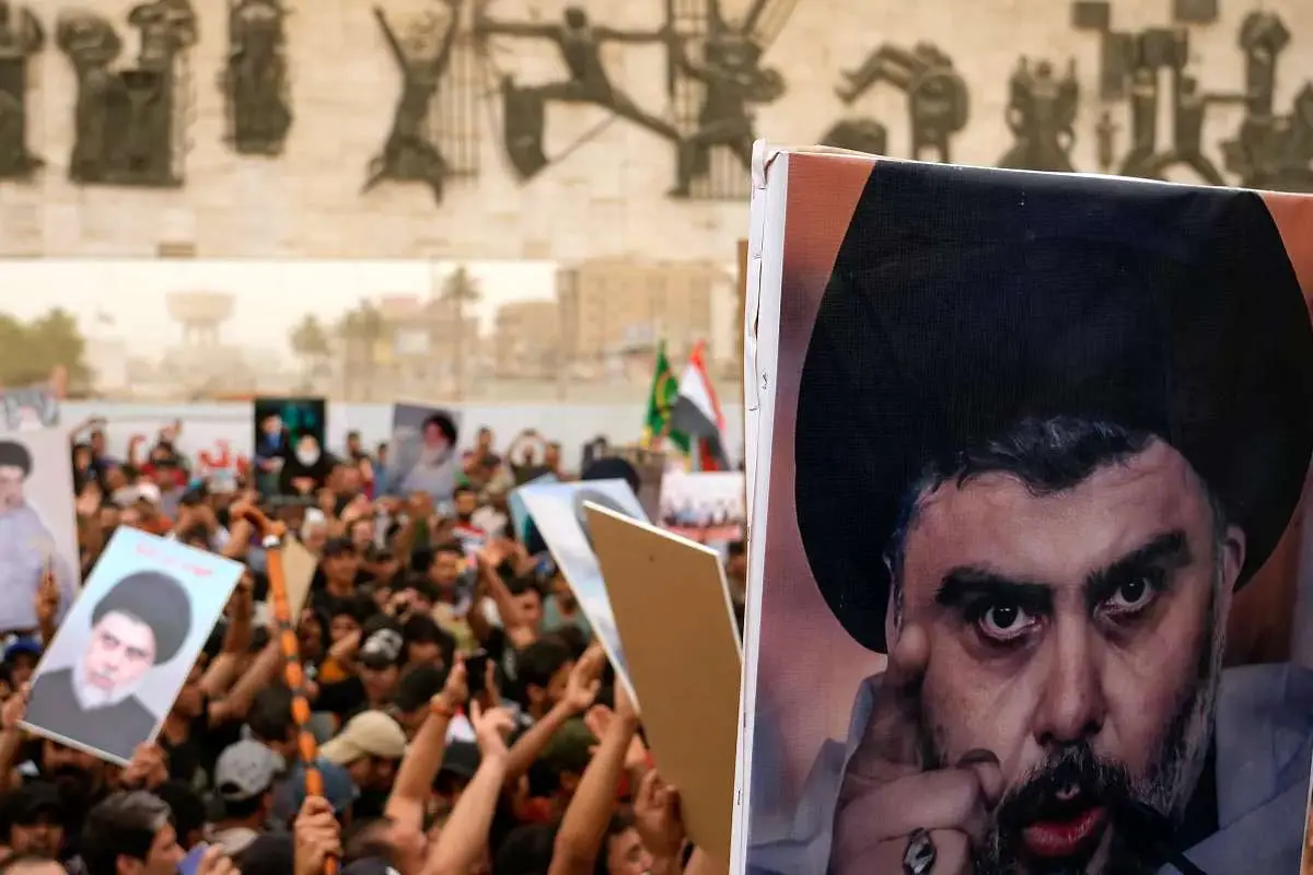 سفارت سوئد در بغداد توسط هواداران جریان صدر به آتش کشیده شد / مهاجمان وارد سفارت شدند