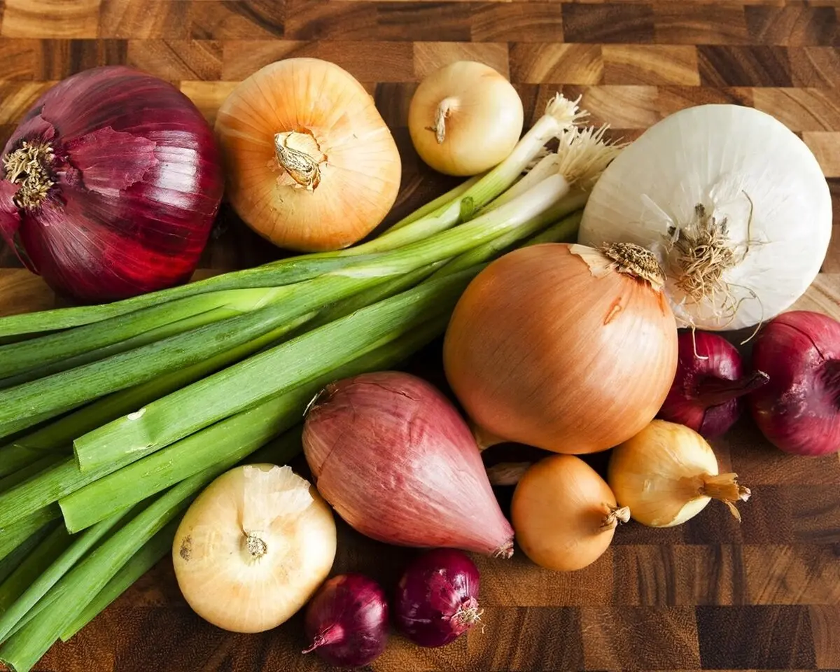 خواص معجزه‌آسای خانواده پیاز