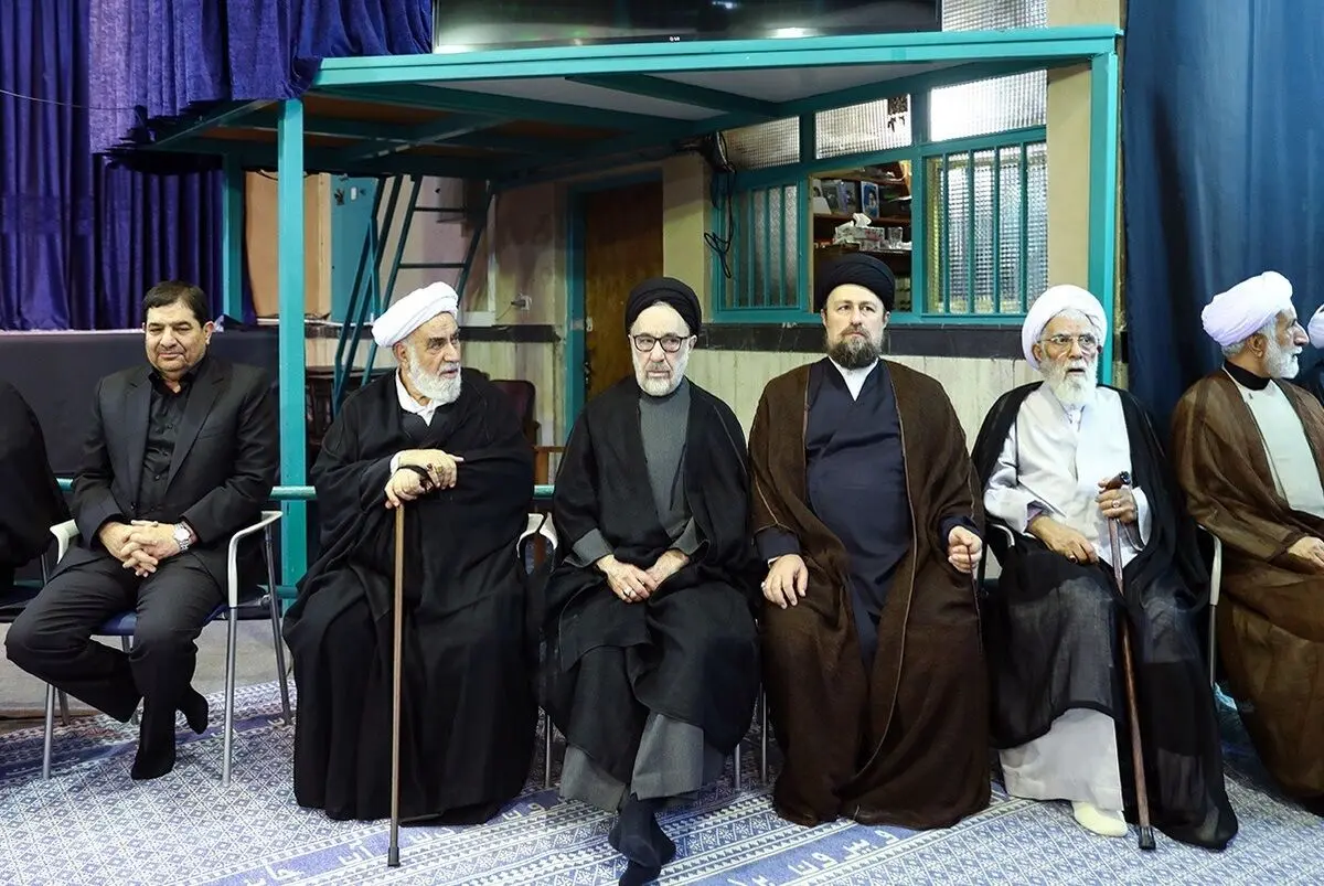 واکنش کیهان به انتشار عکس‌های محمدی گلپایگانی، محسنی اژه‌ای و مخبر با سیدمحمدخاتمی