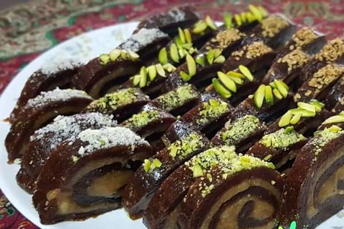طرز تهیه حلوای رولی با موز؛ شیک و مجلسی