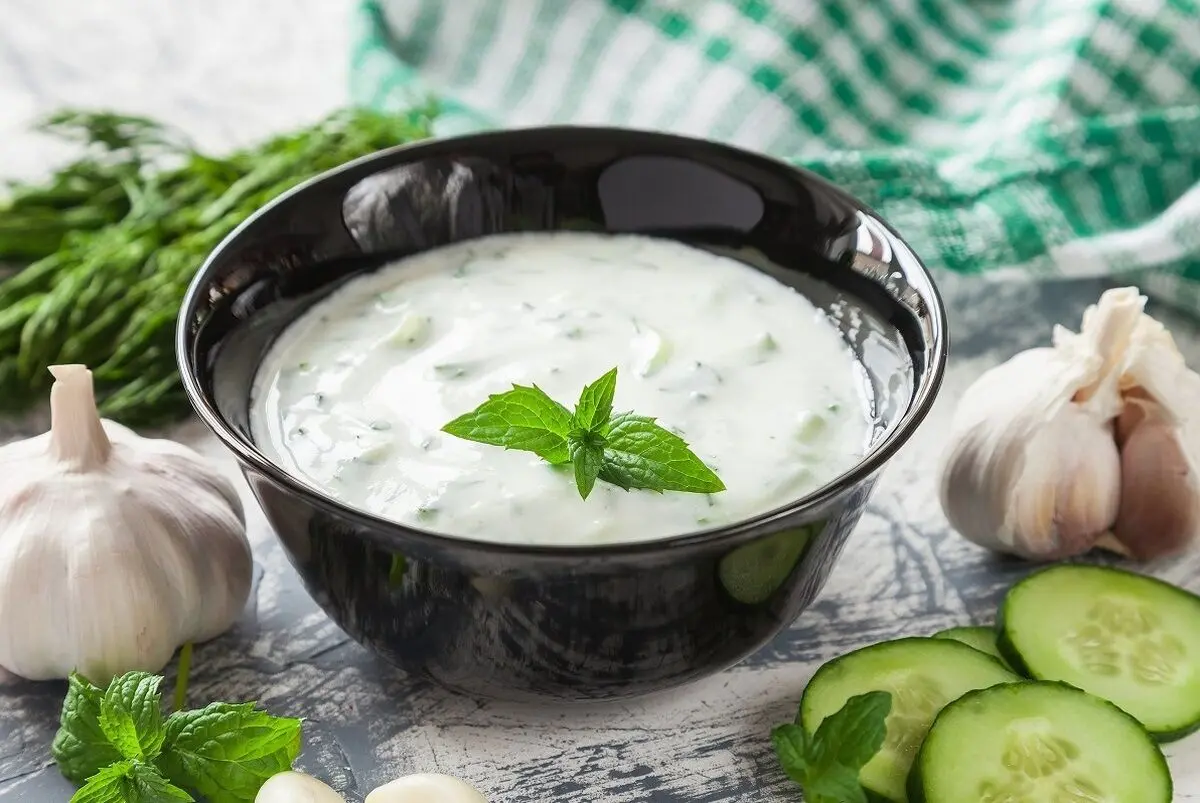 طرز تهیه ماست خیار مجلسی با طعم عالی